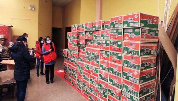 Fueron los ciudadanos pasqueños quienes alertaron a los regidores del municipio provincial que habían cientos de cajas de panetones almacenados desde el mes de diciembre (Foto: Andina)