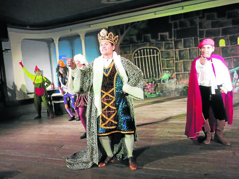 OBRA: Las ropas nuevas del rey en teatro