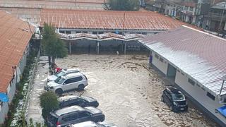 Chaparrón deja inundado cuatro servicios de vetusto hospital Zacarías Correa Valdivia