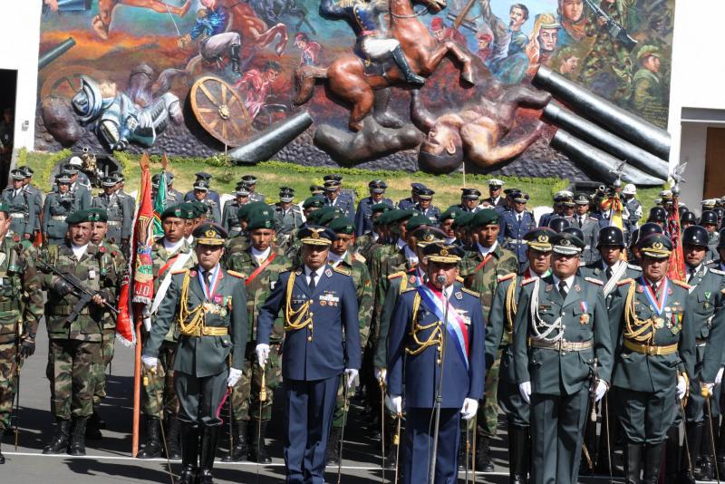 Bolivia: FFAA reincorporan a 430 suboficiales retirados por manifestación