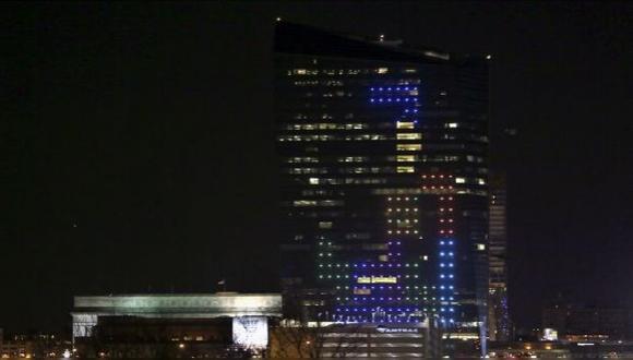Convierten edificio en tablero de Tetris gigante (VIDEO)