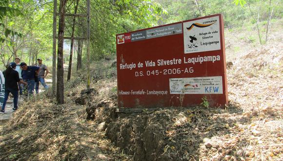 Laquipampa comprende 8 mil hectáreas, siendo sus elementos de conservación: Bosque Montano Bajo, Bosque Seco de Colina y Bosque de Matorral Montano Espinozo.