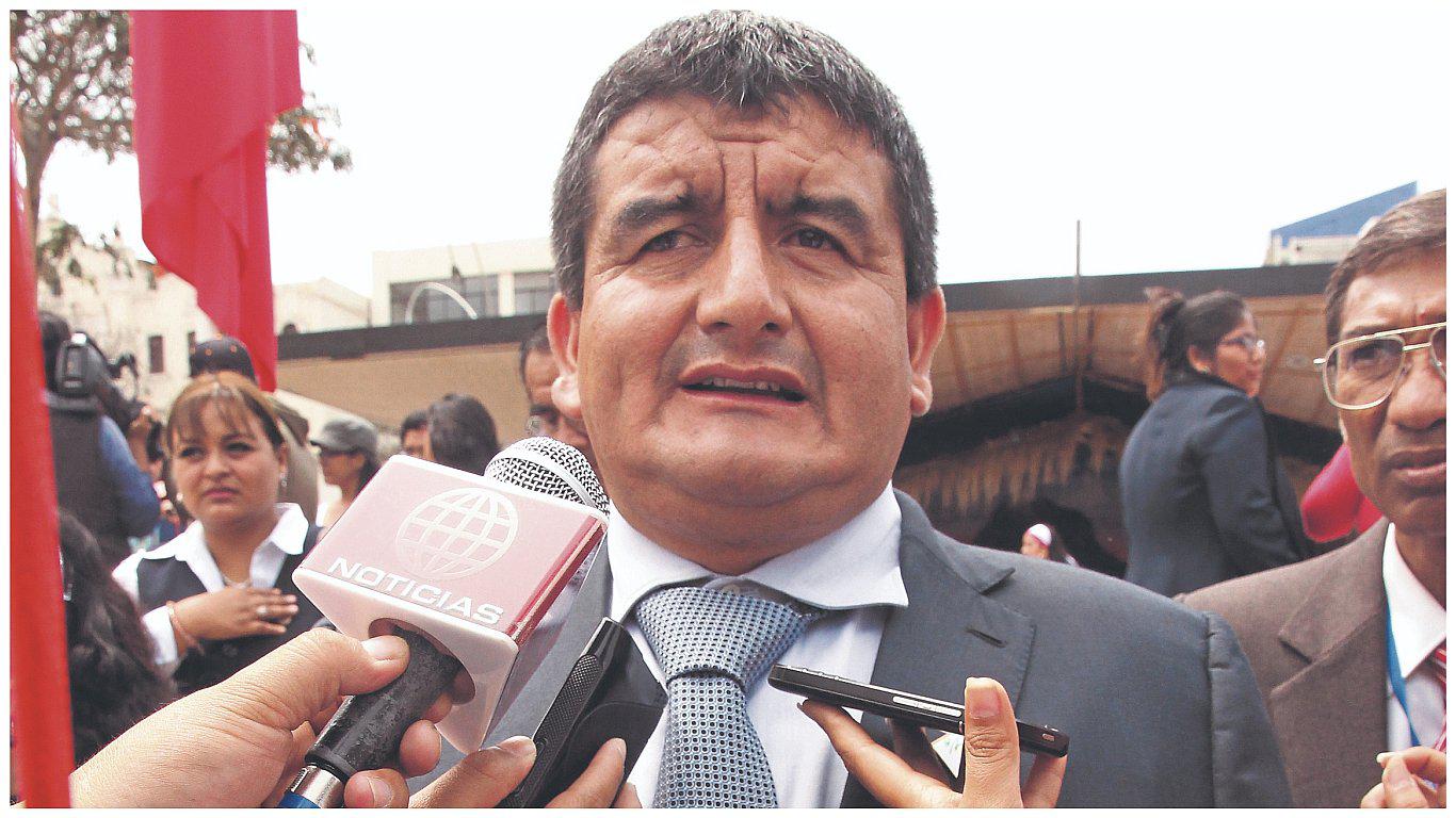 Piden que Acuña pague medio millón de soles  