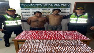 Tumbes: Agentes atrapan a dos sujetos con 1,910 “ketes” de droga en barrio San José