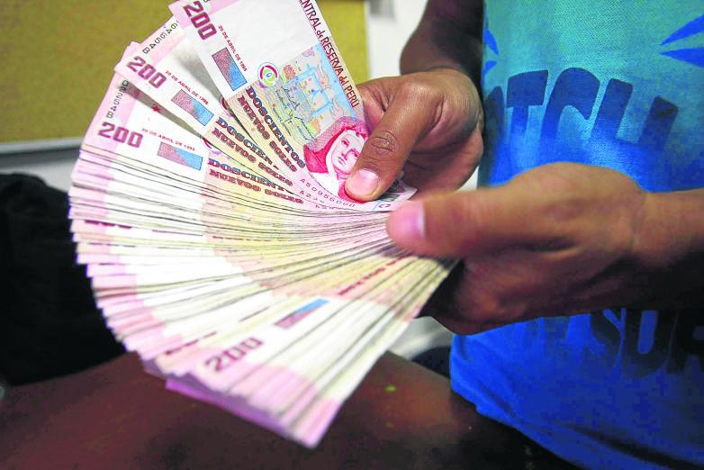 2,435 profesores mejoran sueldos con rehubicación en la escala magisterial