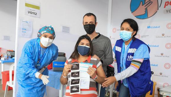 Embarazadas mayores de 18 años forman parte de los grupos prioritarios comprendidos en la Estrategia Nacional de Inmunizaciones. (Foto: EsSalud)