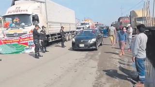 Transportistas bloquean ruta Chimbote-Casma