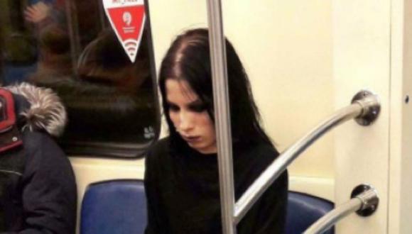 Reino Unido: Joven subió al metro y causó terror por lo que llevaba en su regazo