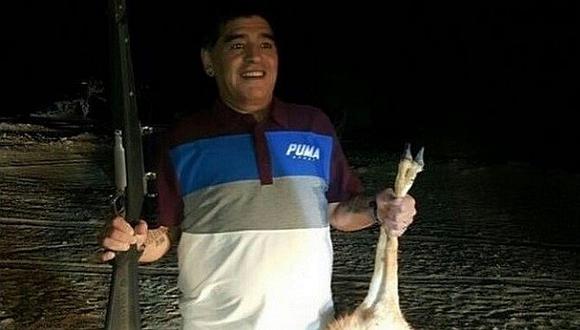 ​Diego Maradona desata polémica tras cazar animal en peligro de extinción