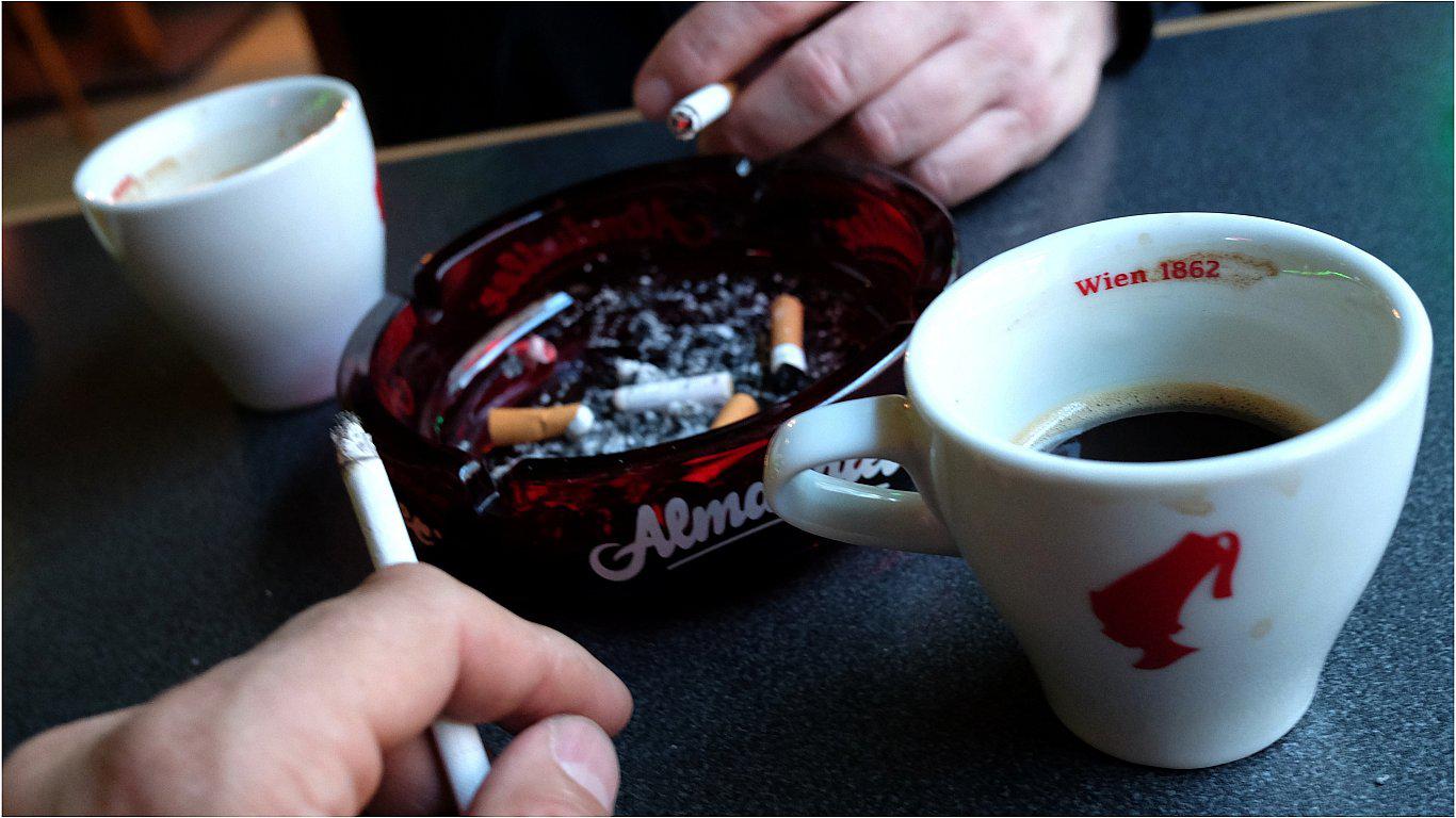 ​Estudio revela que el fumar tabaco daña los músculos de las piernas