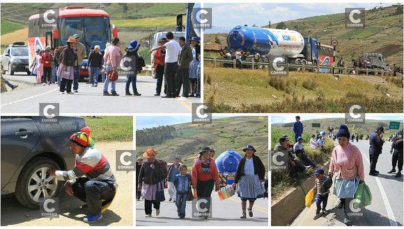 Por bloqueo en vía Huancayo - Huancavelica pasajeros caminan 10 kilómetros (VIDEO)