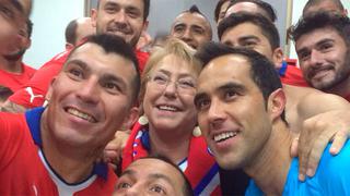 Copa América: Critican a Bachelet por tomarse selfie con su selección