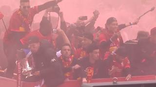 Liverpool y sus hinchas celebraron los títulos de FA Cup y Carabao Cup (VIDEO)