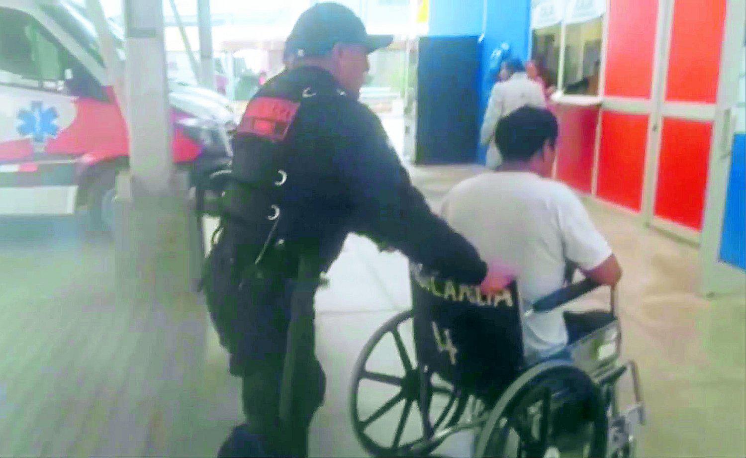 Trabajador se resiste al robo y ladrón lo acuchilla frente a su esposa