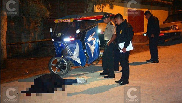 ​Ventanilla: dos jóvenes mueren acribillados dentro de mototaxi (FOTOS)