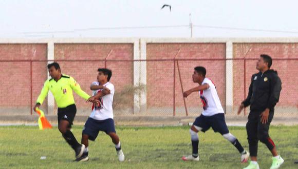 Actos como éste, de agresión al árbitro no debe repetirse, sucedió ayer en el partido La Bocana con Municipal en Vice.