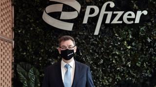 Pfizer dice que tendrá lista en marzo una nueva vacuna contra la variante ómicron