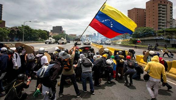 Maduro elimina beneficios a trabajadores como protección familiar y transporte
