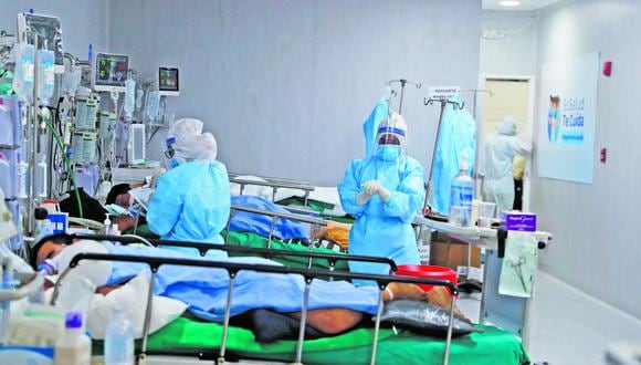 lima 22 de enero del 2021 
Recorrido por la sala UCi Covid-19 del hospital Negreiros  donde se encuentra personas en estado crítico por la pandemia ocasionada covid-19