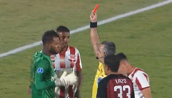 Carlos Cáceda fue expulsado al minuto 56 del Melgar vs. River Plate. (Captura: DirecTV Sports)