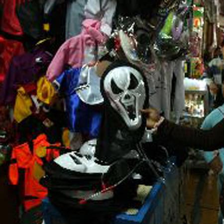 Advierten de riesgo en máscaras de caricaturas sin registro