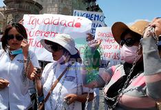 Protestantes de U. Alas Peruanas se encadenaron y esperaron en vano a presidente Vizcarra