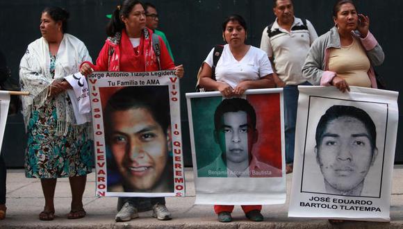 Padres buscarán a estudiantes desaparecidos en todos los cuarteles de México