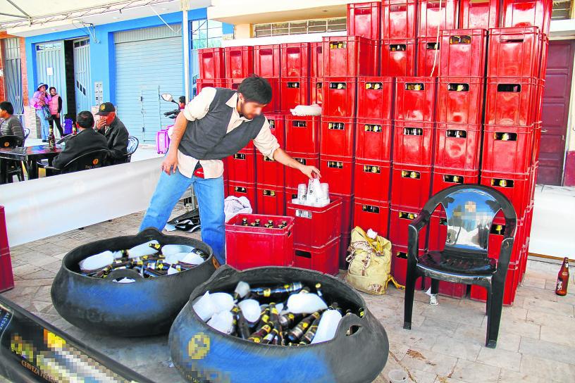 Perú lidera la venta de alcohol adulterado y cada huancaíno consume 1.8 litros en promedio 