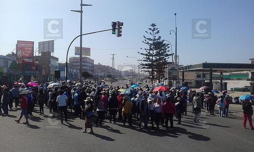 Bloqueo de vías y protestas por "tarifazo" en Tacna