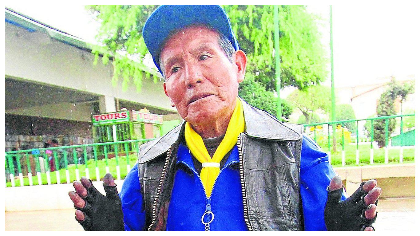 ​Lustrabotas de 70 años se resiste a ser desalojado de parque Huamanmarca