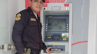 Tumbes: Agente policial devuelve dinero que encontró en cajero ubicado en el Centro Binacional de Atención en Frontera