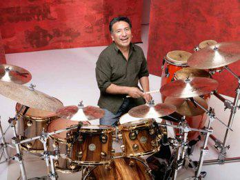 Alex Acuña participó en la música de la película ganadora del Óscar 2011