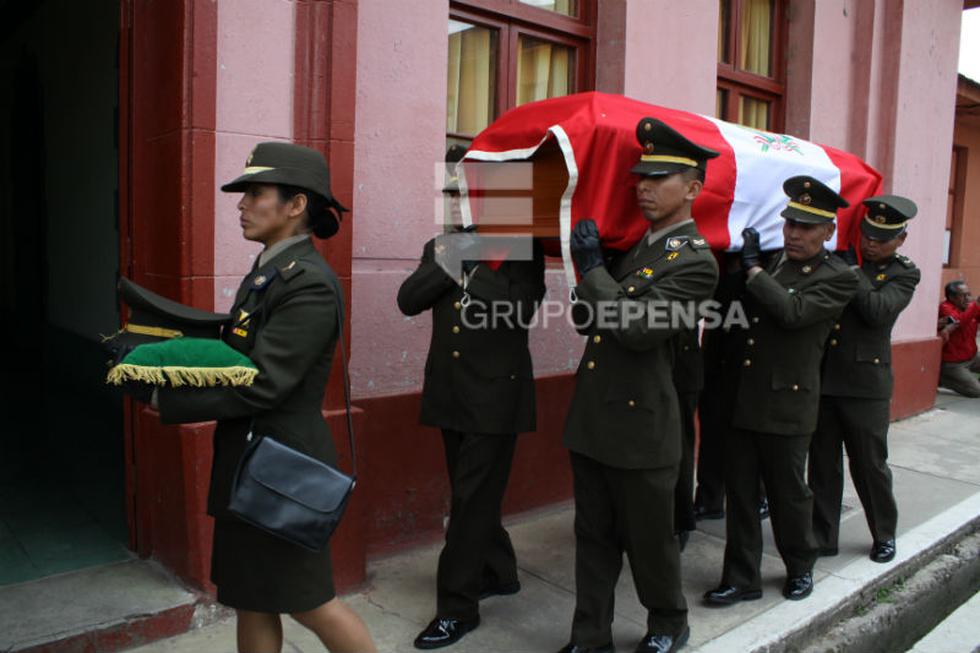 Restos de Téc.3 EP  Johny Amador Huatarongo llegan a cuartel de Huancayo 