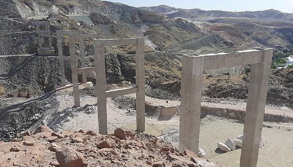 Niegan paralización de obra del puente Arequipa - La Joya