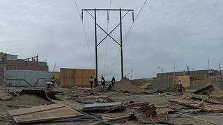 Áncash: Desalojan a 30 familias que se instalaron bajo cables de alta tensión