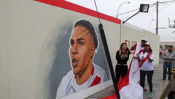 Develan murales con rostros de futbolistas