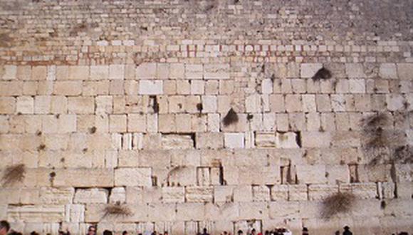 Israel: Detienen en el Muro de los Lamentos a 10 mujeres por usar atuendo para hombres