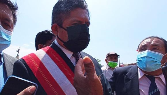 El secretario de Perú Libre en La Libertad, Rumaldo Viera, advirtió que protestarán por su designación. En tanto, la autoridad juró al cargo.