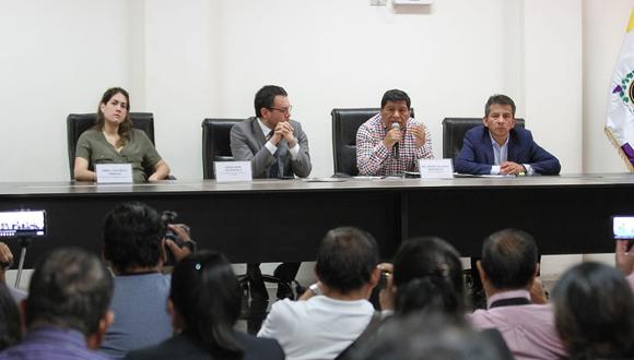 Autoridades piden la renuncia del rector Magallanes