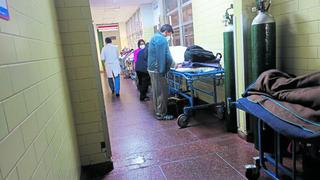 Huancayo: Pacientes que aguardan en pasillos de hospital Ramiro Prialé de EsSalud irán al área COVID-19
