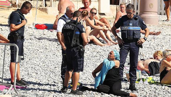 ​Francia: Indignación a favor de dos bañistas musulmanas obligadas a desvestirse