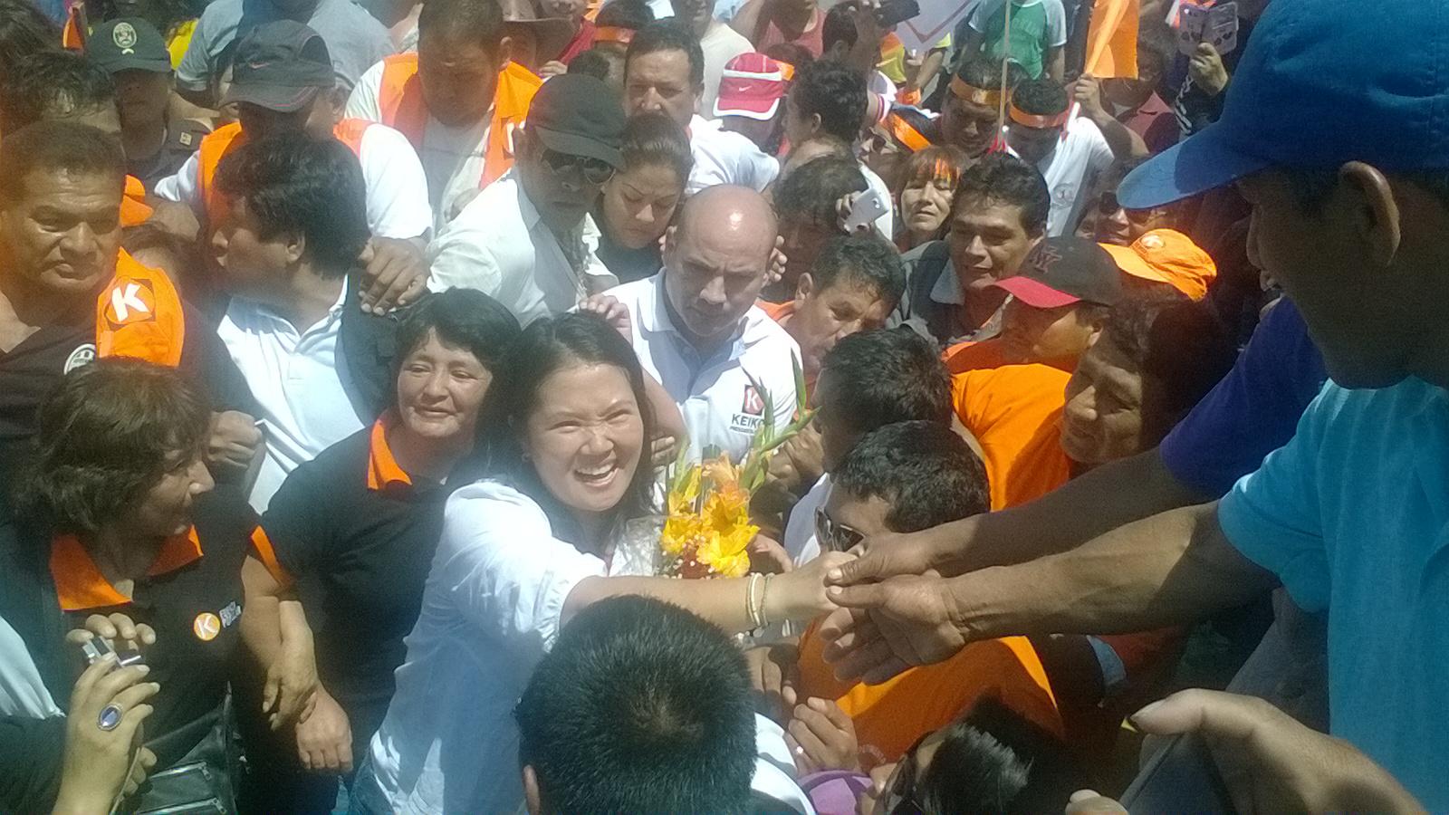 Keiko Fujimori llega a Chimbote y se reúne con pescadores