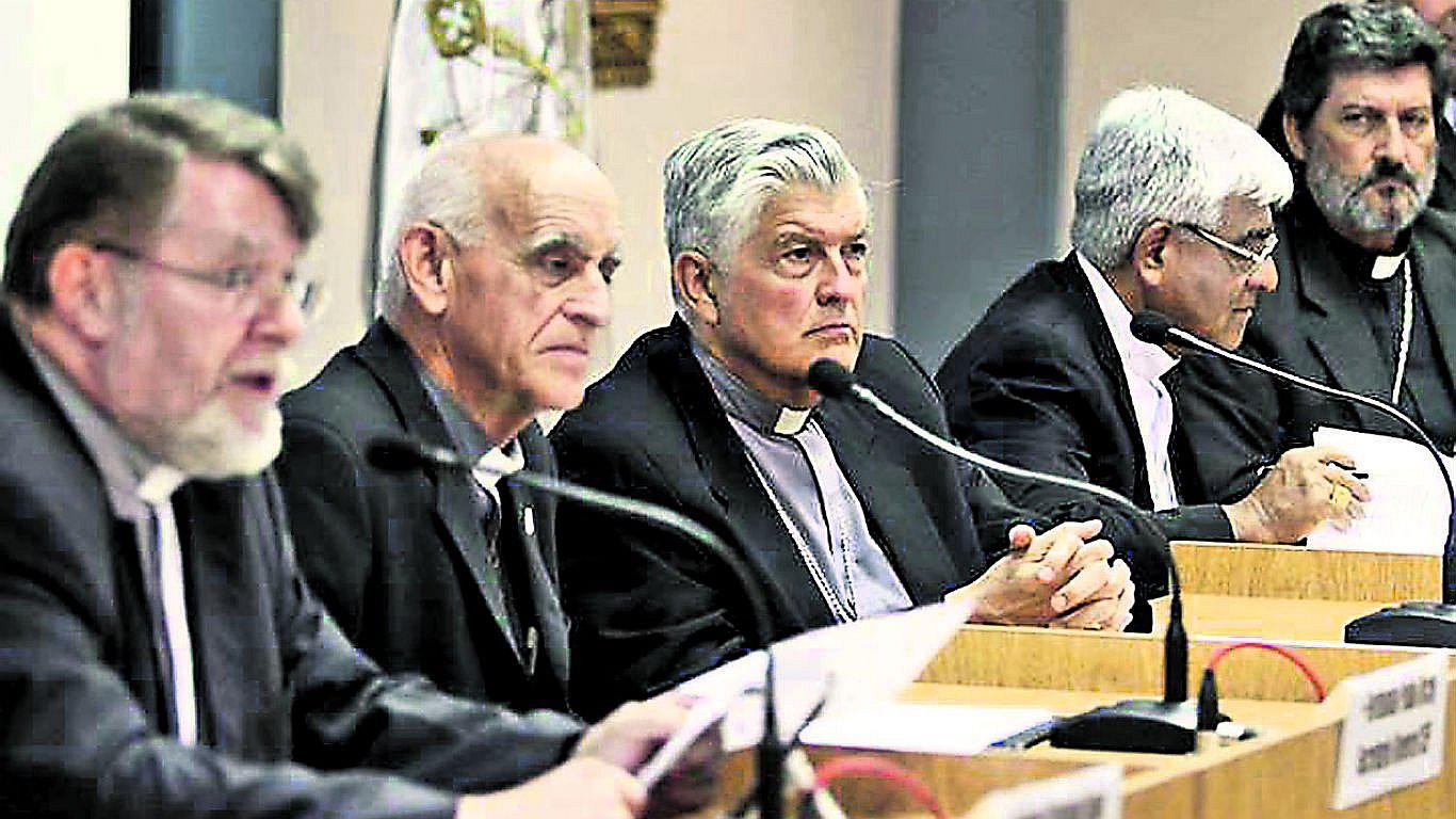 Obispos critican a ministros por píldora del día siguiente