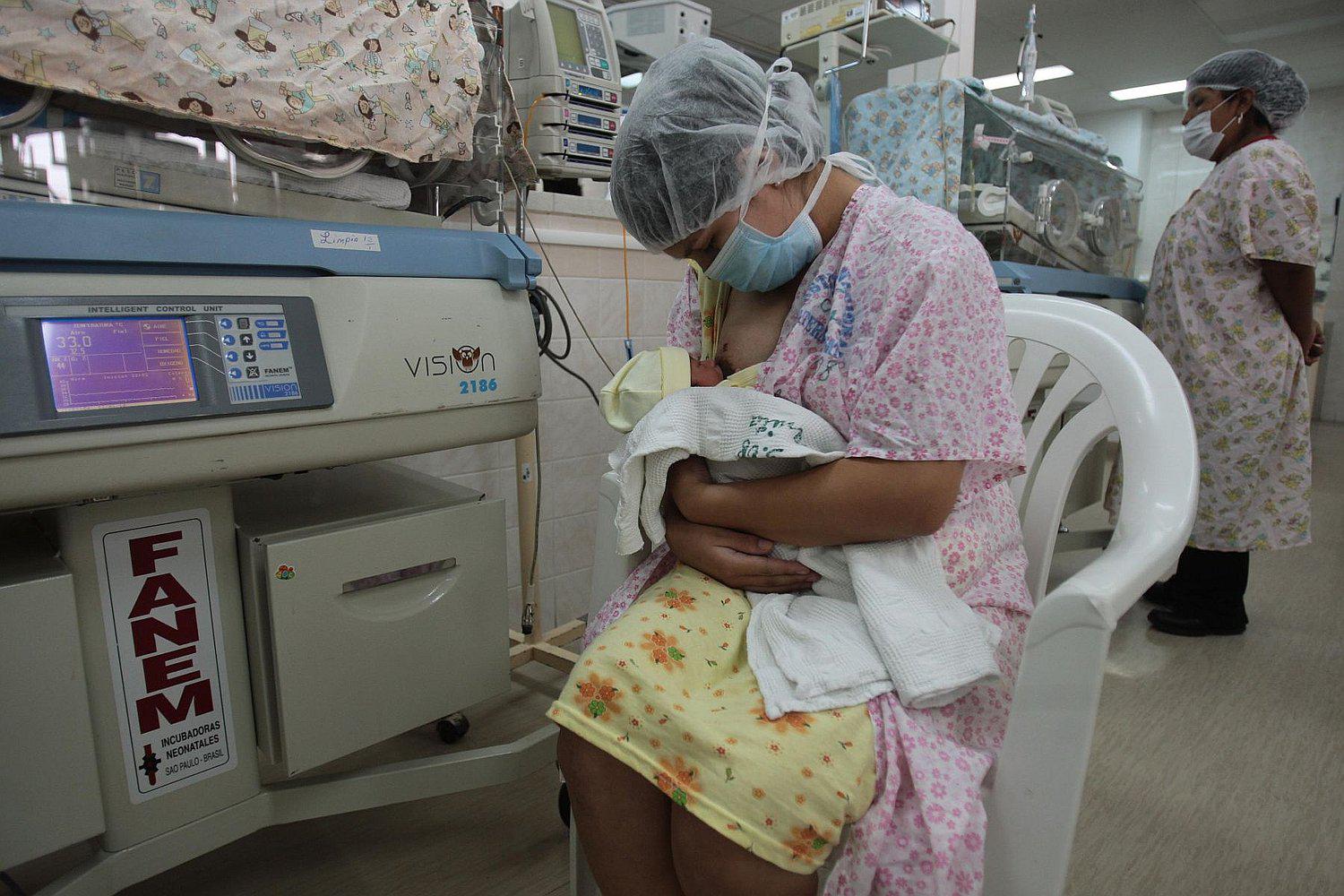 Banco de leche en el Perú salva la vidas de bebés prematuros hace siete años