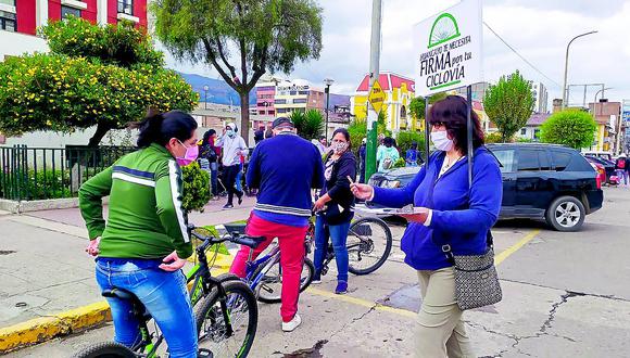 Ciclistas en busca de diez mil  firmas para concretar ciclovía que una  distritos de Chilca y El Tambo