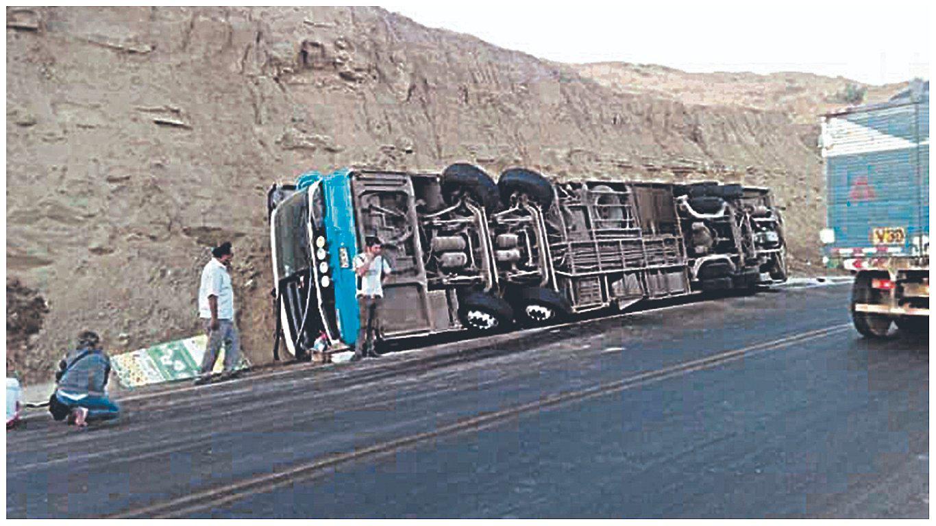 Despiste de un ómnibus deja veinte heridos