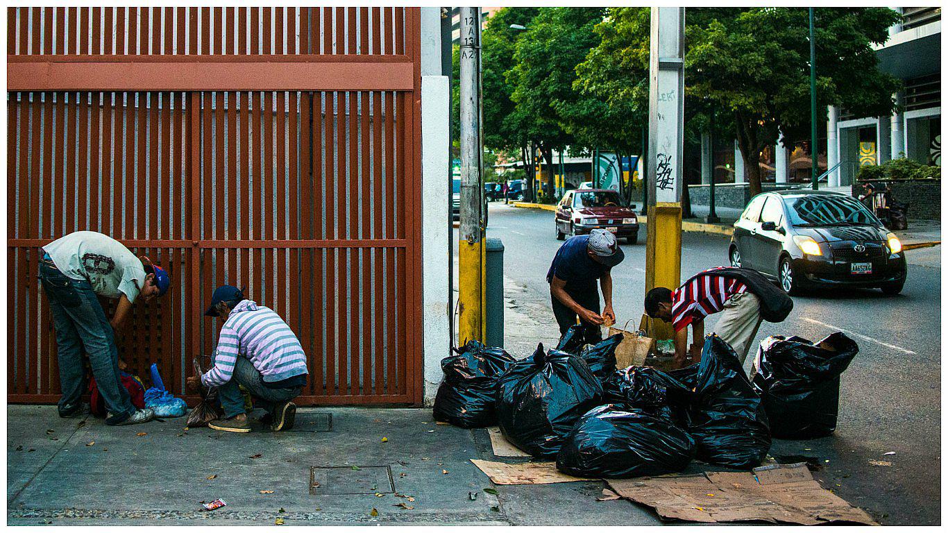 Venezuela: comer de la basura, el drama del hambre en los más pobres (VIDEO)