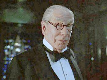 Murió "Alfred", fiel mayordomo de Batman