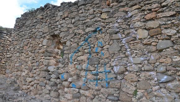 Indignante: Hacen pintas en ruinas de Arwaturo