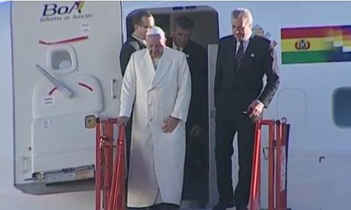 EN VIVO: Papa Francisco arriba al aeropuerto El Alto en Bolivia (Video)